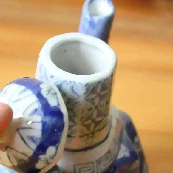 Beautiful Vintage Blue & White Decorative Chinoiserie Asian Ceramic Teapot - Picture 9 of 10